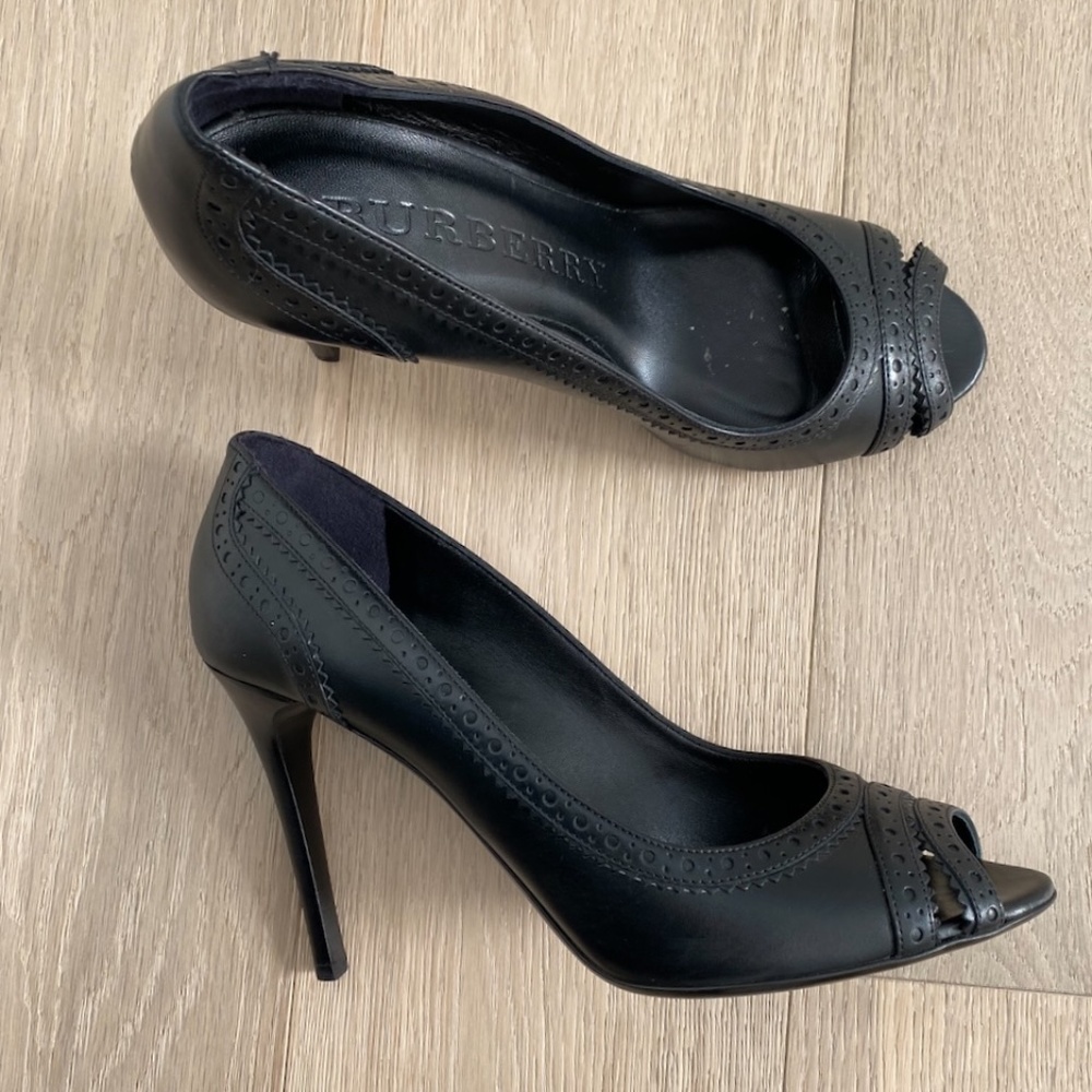 Burberry Black Leather Brogue Peep Toe Pumps - Size 40 EU - Retail $475 - Picture 6 of 8